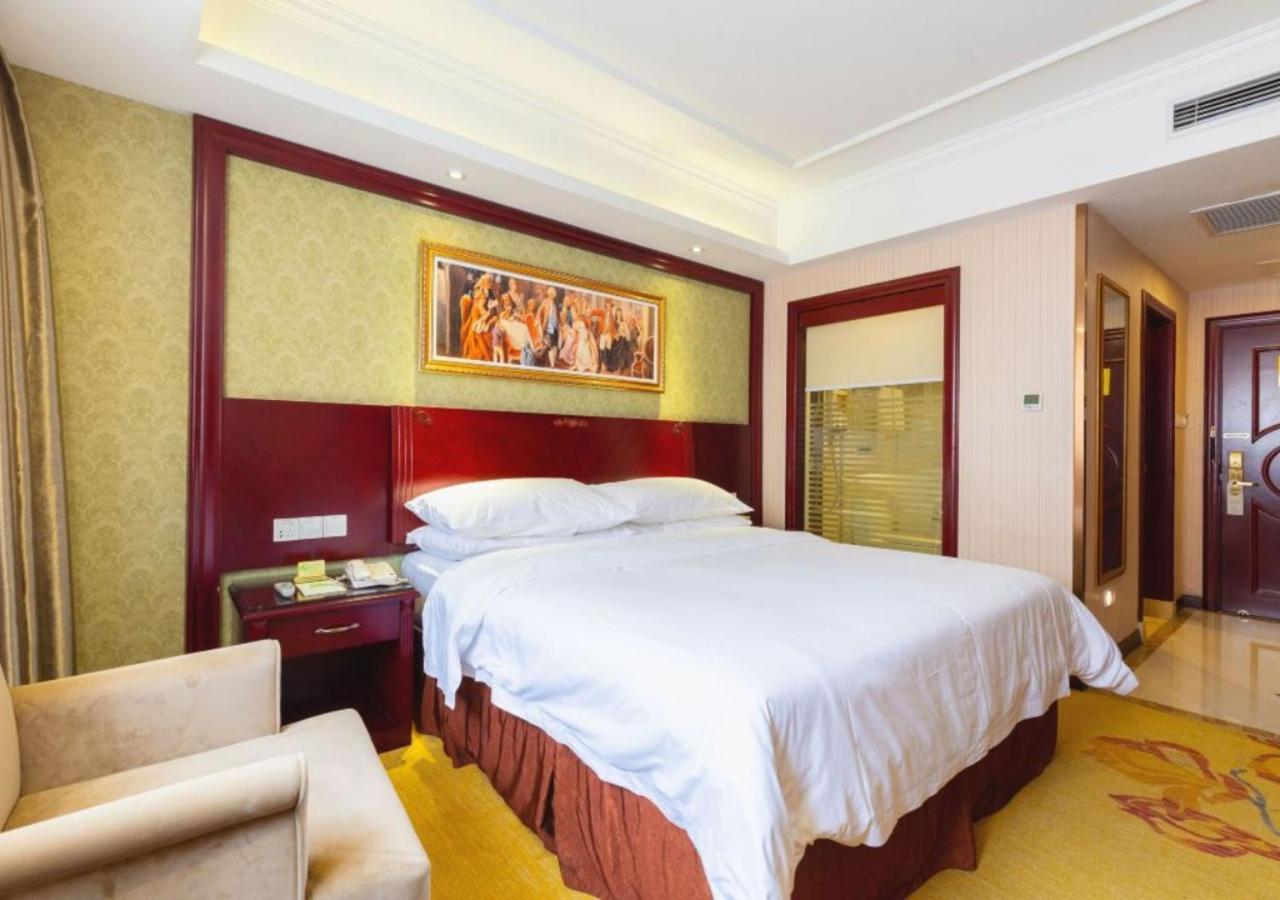 Vienna International - Jiaotong Humin Road