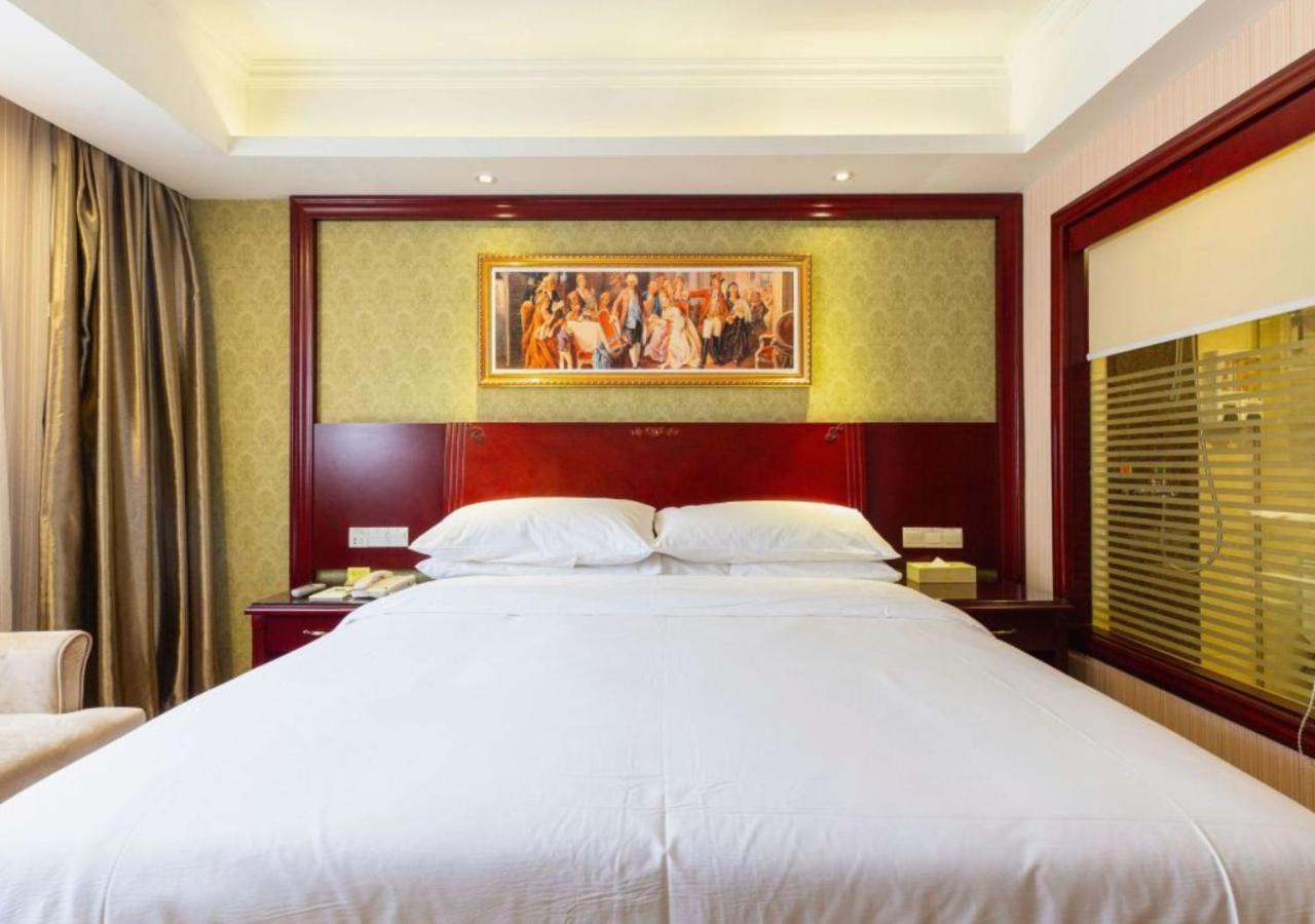 Vienna International - Jiaotong Humin Road 3*
