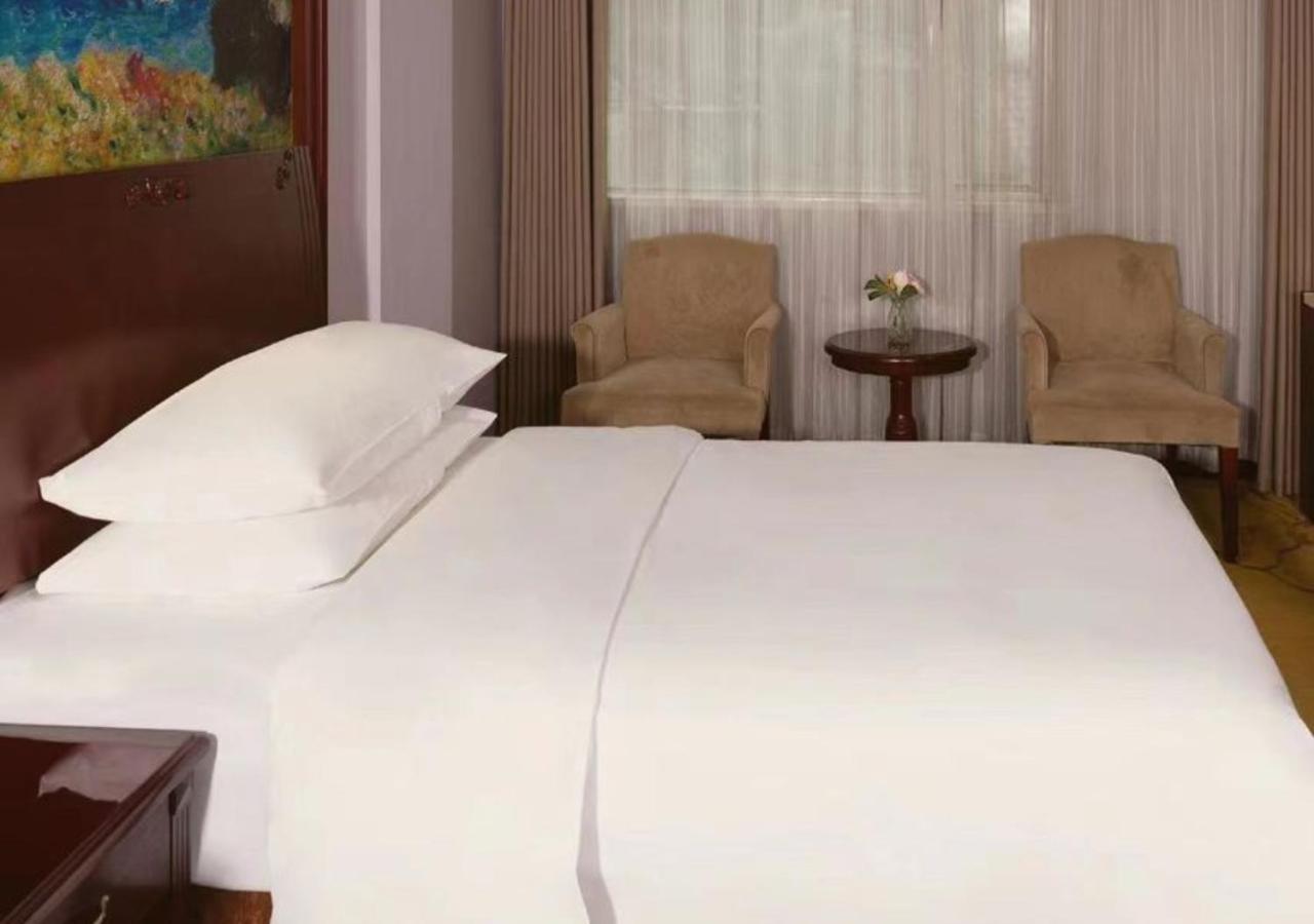 Vienna International - Jiaotong Humin Road 3*