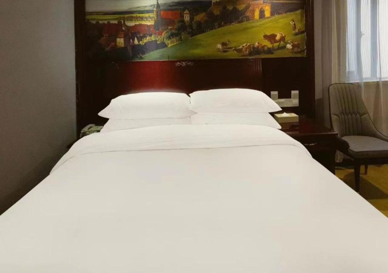 Vienna International - Jiaotong Humin Road Hotel
